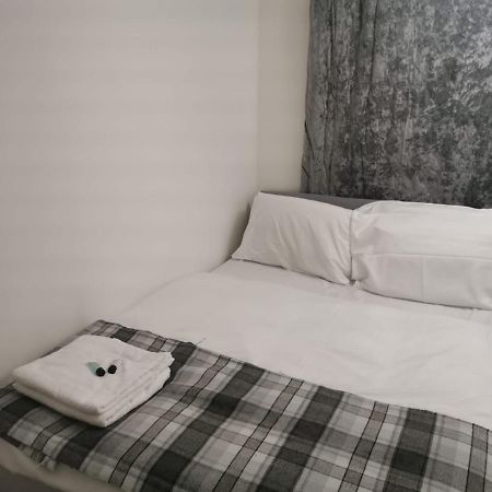 Отель Ella'S Place Лутон Экстерьер фото